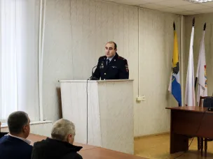 Руководитель Воротынской полиции встретился с работниками администрации с целью предупреждения мошеннических действий