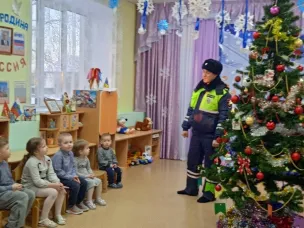 Информационно-пропагандистского мероприятия полицейские провели встречу с воспитанниками Отарского детского сада "Колосок"