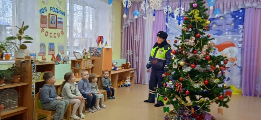 Информационно-пропагандистского мероприятия полицейские провели встречу с воспитанниками Отарского детского сада "Колосок"