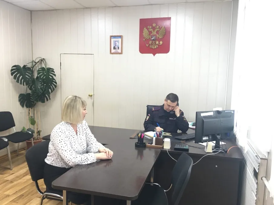 Начальник полиции совместно с Председателем Общественного совета провели прямую телефонную линию по вопросам получения Госуслуги