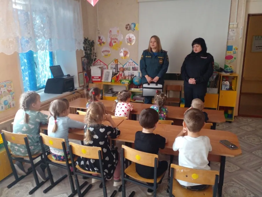 Сотрудники ОГИБДД провели беседа в МБДОУ "Турбанском детском саду" Спасского муниципального округа