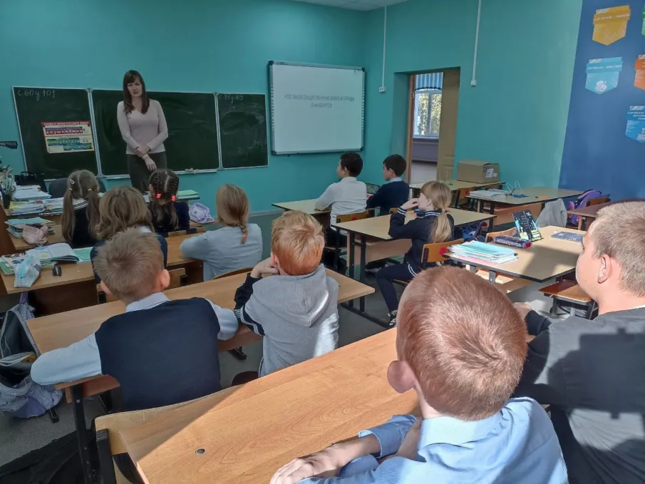 Уроки финансовой грамотности для учеников 3-4 классов в МБОУ "Красноватрасская средняя школа " и МБОУ «Спасская средняя школа» на тему "Что такое общественные блага и откуда они берутся?"