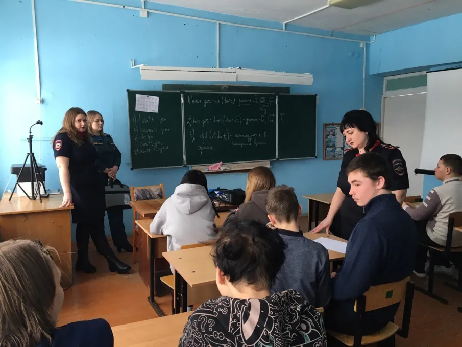 ОГИБДД провели профилактические беседы для учеников